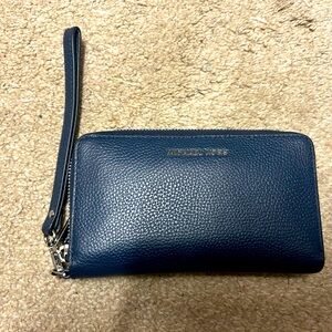 Michael Kors Jet Set Large Flat Multifunction Phone Case wallet